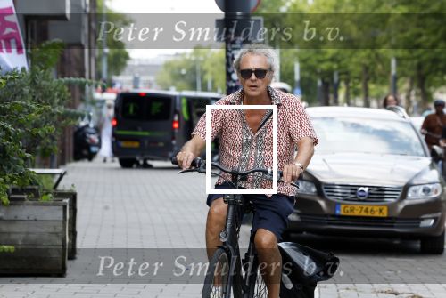 Amsterdam 18 juli 2024
Oud politicus Roger v Boxtel op de fiets in Amsterdam.