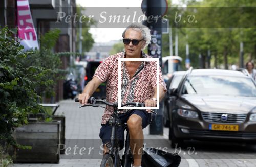 Amsterdam 18 juli 2024
Oud politicus Roger v Boxtel op de fiets in Amsterdam.