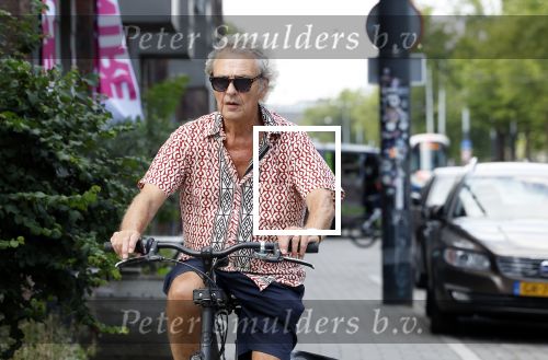 Amsterdam 18 juli 2024
Oud politicus Roger v Boxtel op de fiets in Amsterdam.