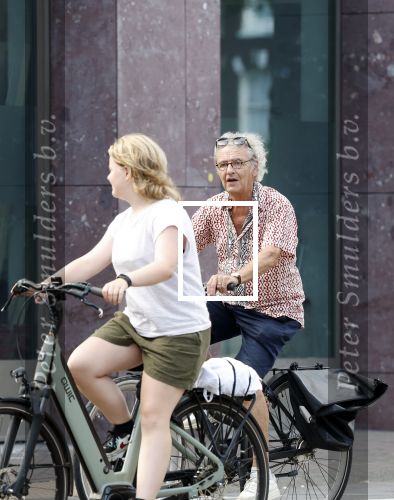 Amsterdam 18 juli 2024
Oud politicus Roger v Boxtel op de fiets in Amsterdam.