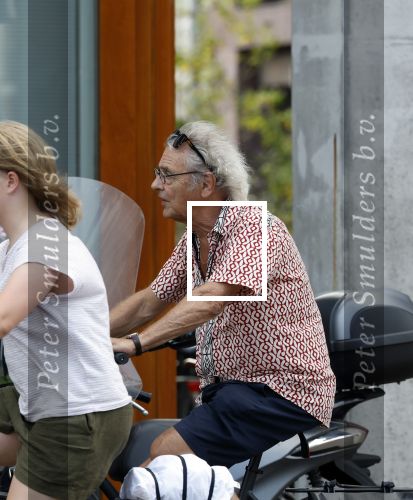 Amsterdam 18 juli 2024
Oud politicus Roger v Boxtel op de fiets in Amsterdam.