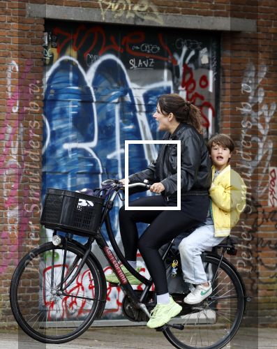 Amsterdam 13 juli 2024
Tina de Bruin met zoon op de fiets in Amsterdam zuid.
