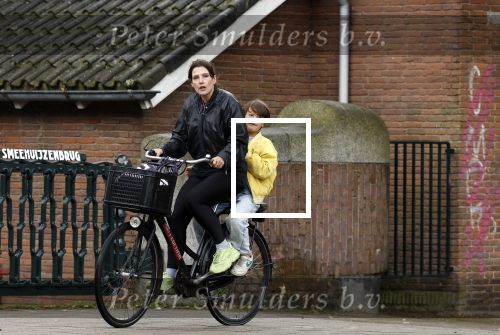 Amsterdam 13 juli 2024
Tina de Bruin met zoon op de fiets in Amsterdam zuid.