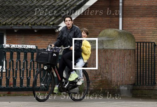 Amsterdam 13 juli 2024
Tina de Bruin met zoon op de fiets in Amsterdam zuid.