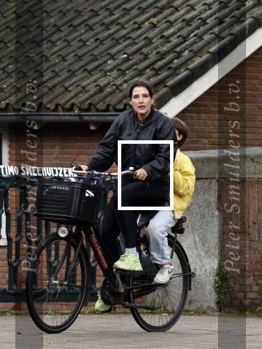Amsterdam 13 juli 2024
Tina de Bruin met zoon op de fiets in Amsterdam zuid.