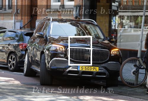 Amsterdam 10 juli 2024
Tino Martin zit achter in zijn auto en wordt gereden door chauffeur.