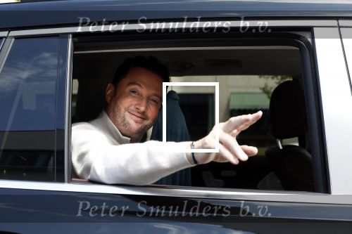 Amsterdam 10 juli 2024
Tino Martin zit achter in zijn auto en wordt gereden door chauffeur.