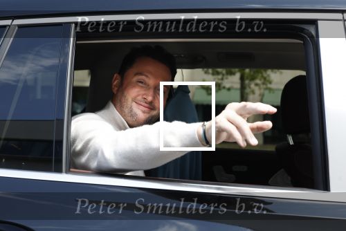 Amsterdam 10 juli 2024
Tino Martin zit achter in zijn auto en wordt gereden door chauffeur.