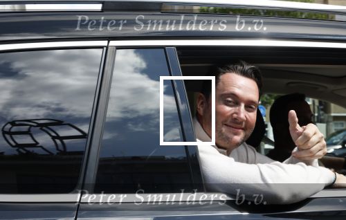 Amsterdam 10 juli 2024
Tino Martin zit achter in zijn auto en wordt gereden door chauffeur.