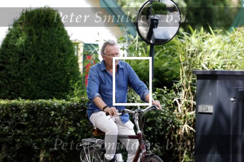 Laren Blaricum Huizen 8 juli 2024
Tom Egbers fietsen door het het gooi en genietend van het zonnetje .