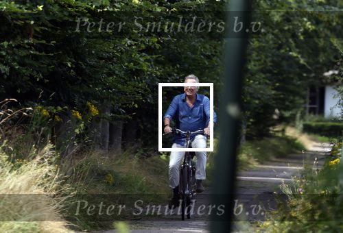 Laren Blaricum Huizen 8 juli 2024
Tom Egbers fietsen door het het gooi en genietend van het zonnetje .