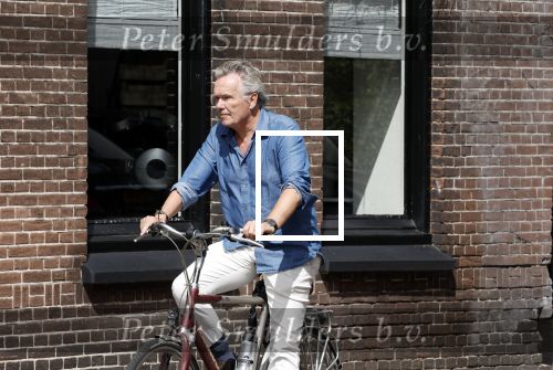 Laren Blaricum Huizen 8 juli 2024
Tom Egbers fietsen door het het gooi en genietend van het zonnetje .