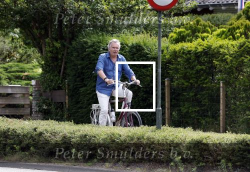 Laren Blaricum Huizen 8 juli 2024
Tom Egbers fietsen door het het gooi en genietend van het zonnetje .