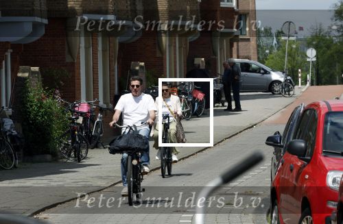 Amsterdam 4 juli 2024
Twan Huys met zijn vrouw op de fiets in het centrum van Amsterdam.