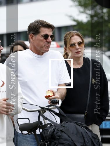 Amsterdam 4 juli 2024
Twan Huys met zijn vrouw op de fiets in het centrum van Amsterdam.
