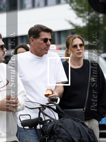 Amsterdam 4 juli 2024
Twan Huys met zijn vrouw op de fiets in het centrum van Amsterdam.
