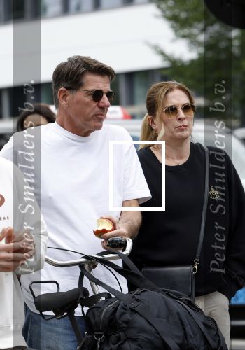 Amsterdam 4 juli 2024
Twan Huys met zijn vrouw op de fiets in het centrum van Amsterdam.