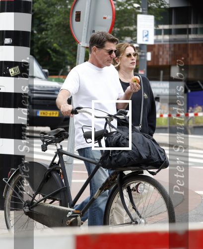 Amsterdam 4 juli 2024
Twan Huys met zijn vrouw op de fiets in het centrum van Amsterdam.