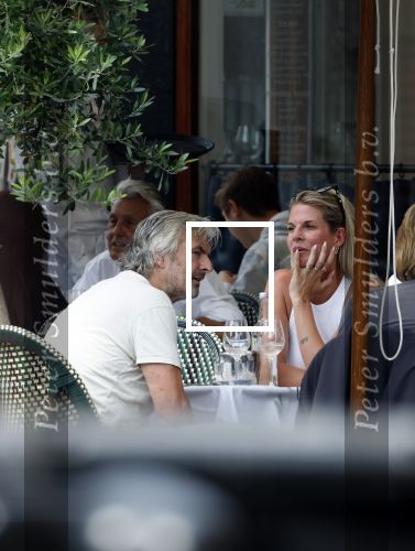 Amsterdam 18 juli 2024
Victor Reinier en zijn vriend op terras en ndaarna fietsend naar zijn huis in Amsterdam zuid..