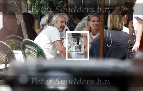 Amsterdam 18 juli 2024
Victor Reinier en zijn vriend op terras en ndaarna fietsend naar zijn huis in Amsterdam zuid..