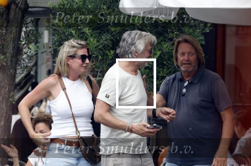 Amsterdam 18 juli 2024
Victor Reinier en zijn vriend op terras en ndaarna fietsend naar zijn huis in Amsterdam zuid..