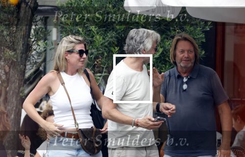 Amsterdam 18 juli 2024
Victor Reinier en zijn vriend op terras en ndaarna fietsend naar zijn huis in Amsterdam zuid..