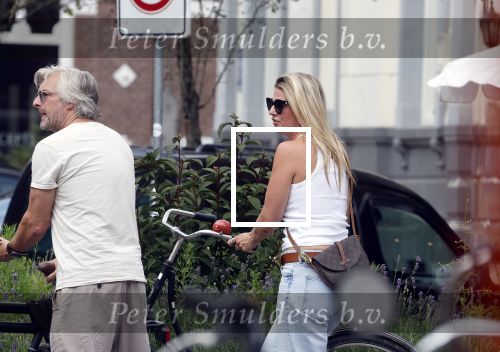 Amsterdam 18 juli 2024
Victor Reinier en zijn vriend op terras en ndaarna fietsend naar zijn huis in Amsterdam zuid..