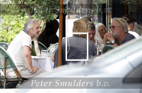 Amsterdam 18 juli 2024
Victor Reinier en zijn vriend op terras en ndaarna fietsend naar zijn huis in Amsterdam zuid..