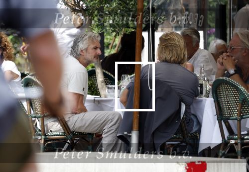 Amsterdam 18 juli 2024
Victor Reinier en zijn vriend op terras en ndaarna fietsend naar zijn huis in Amsterdam zuid..