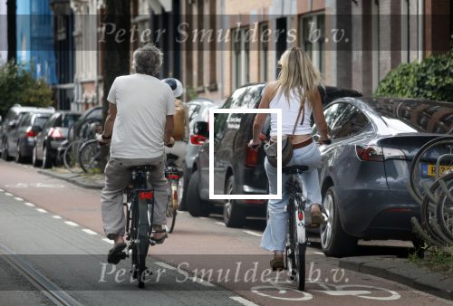 Amsterdam 18 juli 2024
Victor Reinier en zijn vriend op terras en ndaarna fietsend naar zijn huis in Amsterdam zuid..