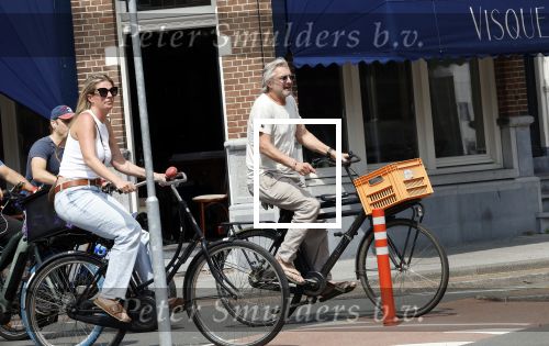 Amsterdam 18 juli 2024
Victor Reinier en zijn vriend op terras en ndaarna fietsend naar zijn huis in Amsterdam zuid..
