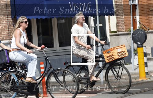 Amsterdam 18 juli 2024
Victor Reinier en zijn vriend op terras en ndaarna fietsend naar zijn huis in Amsterdam zuid..