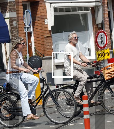 Amsterdam 18 juli 2024
Victor Reinier en zijn vriend op terras en ndaarna fietsend naar zijn huis in Amsterdam zuid..
