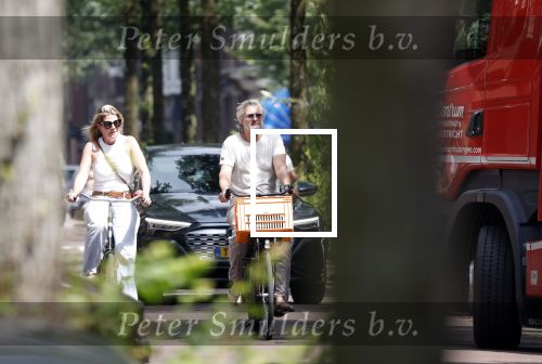 Amsterdam 18 juli 2024
Victor Reinier en zijn vriend op terras en ndaarna fietsend naar zijn huis in Amsterdam zuid..