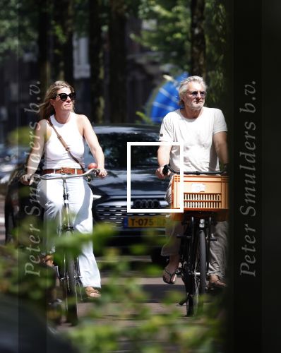 Amsterdam 18 juli 2024
Victor Reinier en zijn vriend op terras en ndaarna fietsend naar zijn huis in Amsterdam zuid..