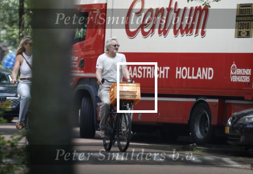 Amsterdam 18 juli 2024
Victor Reinier en zijn vriend op terras en ndaarna fietsend naar zijn huis in Amsterdam zuid..