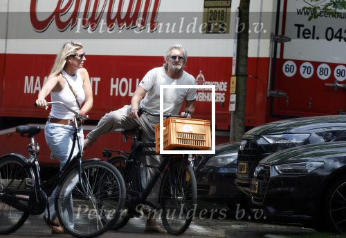 Amsterdam 18 juli 2024
Victor Reinier en zijn vriend op terras en ndaarna fietsend naar zijn huis in Amsterdam zuid..