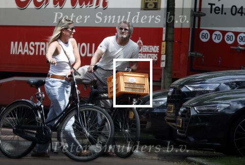 Amsterdam 18 juli 2024
Victor Reinier en zijn vriend op terras en ndaarna fietsend naar zijn huis in Amsterdam zuid..