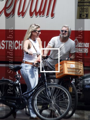 Amsterdam 18 juli 2024
Victor Reinier en zijn vriend op terras en ndaarna fietsend naar zijn huis in Amsterdam zuid..