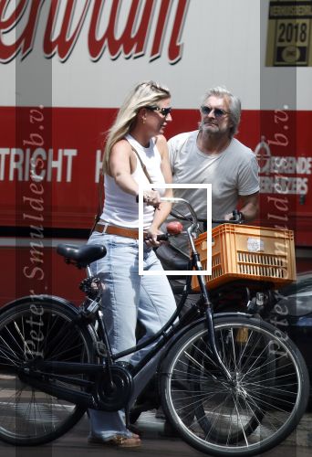 Amsterdam 18 juli 2024
Victor Reinier en zijn vriend op terras en ndaarna fietsend naar zijn huis in Amsterdam zuid..