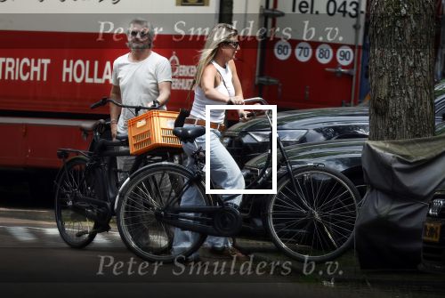 Amsterdam 18 juli 2024
Victor Reinier en zijn vriend op terras en ndaarna fietsend naar zijn huis in Amsterdam zuid..