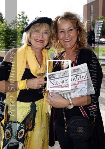 Huizen 14 juli 2024
Presenatie magazine van Nicole des Bouvrie . Vivian Boelen met kennis