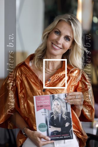 Laren 2 juli 2024
Boekpresentatie Vivian Reijs . oa aanwezig Leontine Ruiters Anouk de Mol Anouk Smulders Merel v Carlsburg .
Ook haar dochter Day Ewbank moeder Meddy Clous en broer Bobby Clous waren aanwezig.