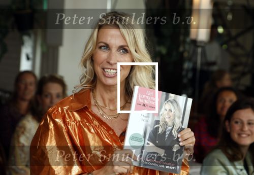 Laren 2 juli 2024
Boekpresentatie Vivian Reijs . oa aanwezig Leontine Ruiters Anouk de Mol Anouk Smulders Merel v Carlsburg .
Ook haar dochter Day Ewbank moeder Meddy Clous en broer Bobby Clous waren aanwezig.