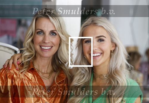 Laren 2 juli 2024
Boekpresentatie Vivian Reijs . oa aanwezig Leontine Ruiters Anouk de Mol Anouk Smulders Merel v Carlsburg .
Ook haar dochter Day Ewbank moeder Meddy Clous en broer Bobby Clous waren aanwezig.