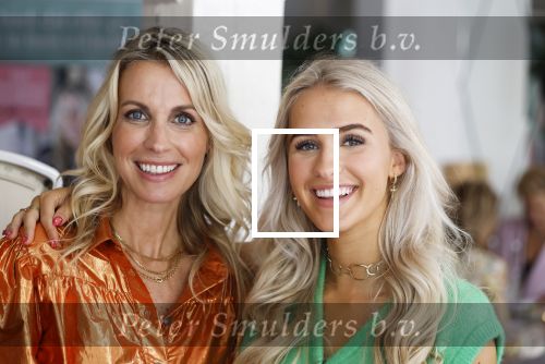 Laren 2 juli 2024
Boekpresentatie Vivian Reijs . oa aanwezig Leontine Ruiters Anouk de Mol Anouk Smulders Merel v Carlsburg .
Ook haar dochter Day Ewbank moeder Meddy Clous en broer Bobby Clous waren aanwezig.