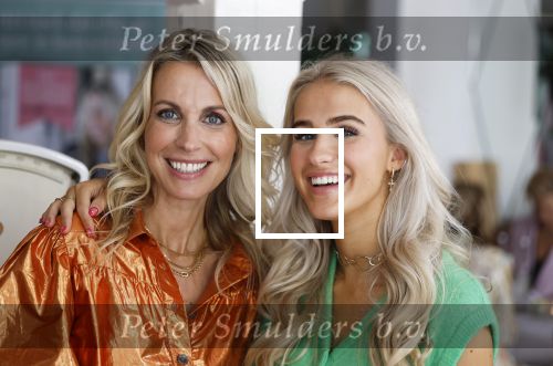 Laren 2 juli 2024
Boekpresentatie Vivian Reijs . oa aanwezig Leontine Ruiters Anouk de Mol Anouk Smulders Merel v Carlsburg .
Ook haar dochter Day Ewbank moeder Meddy Clous en broer Bobby Clous waren aanwezig.