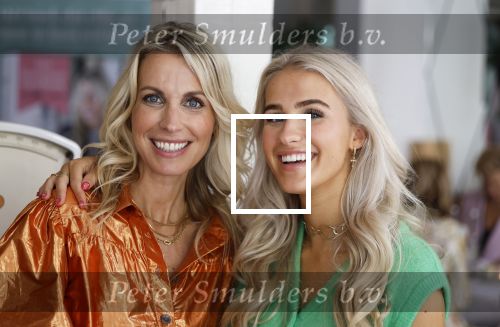 Laren 2 juli 2024
Boekpresentatie Vivian Reijs . oa aanwezig Leontine Ruiters Anouk de Mol Anouk Smulders Merel v Carlsburg .
Ook haar dochter Day Ewbank moeder Meddy Clous en broer Bobby Clous waren aanwezig.