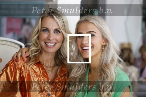 Laren 2 juli 2024
Boekpresentatie Vivian Reijs . oa aanwezig Leontine Ruiters Anouk de Mol Anouk Smulders Merel v Carlsburg .
Ook haar dochter Day Ewbank moeder Meddy Clous en broer Bobby Clous waren aanwezig.