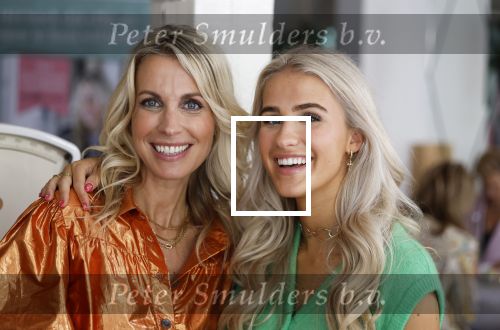 Laren 2 juli 2024
Boekpresentatie Vivian Reijs . oa aanwezig Leontine Ruiters Anouk de Mol Anouk Smulders Merel v Carlsburg .
Ook haar dochter Day Ewbank moeder Meddy Clous en broer Bobby Clous waren aanwezig.